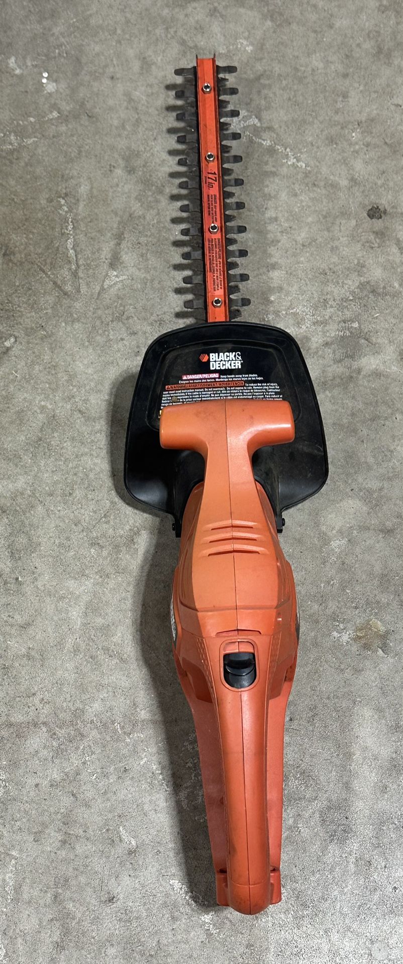 Black & Decker Corded 17” Hedge Trimmer TR117
