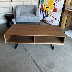 Modern Walnut Coffee Table With Storage  ( Can Deliver For $10 )