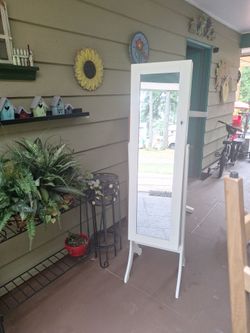 New  tilting mirrored jewelry  cabinet