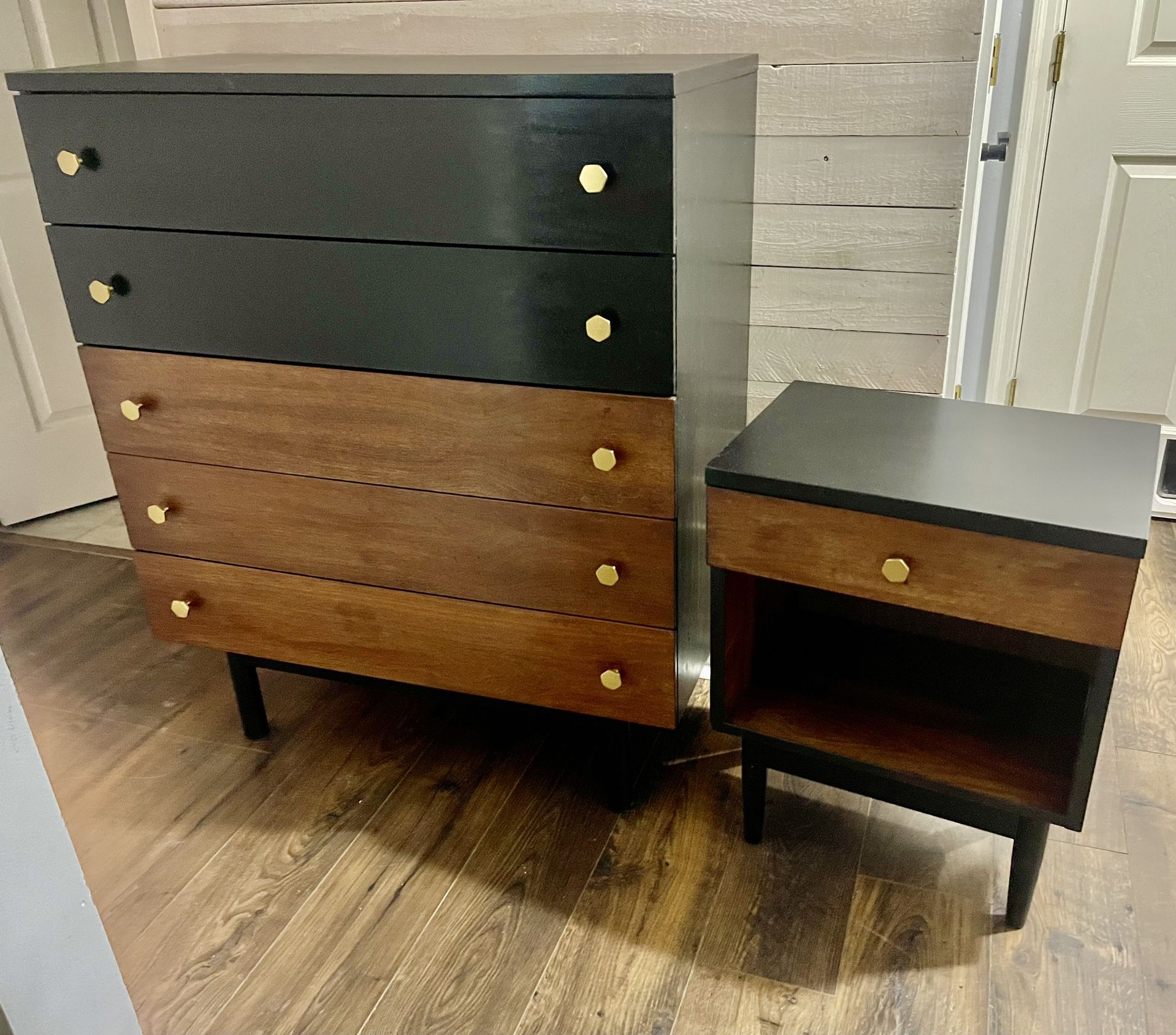 MCM Lg. 5 Drawer Chest & Nightstand PU Florence Ky 