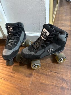 Size 7 Women’s or Junior’s Roller Skates