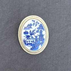 Blue Willow Pagoda Light Sapphire Crystal Oval Brooch Pin
