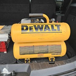 Air Compressor DeWALT  4 Ga