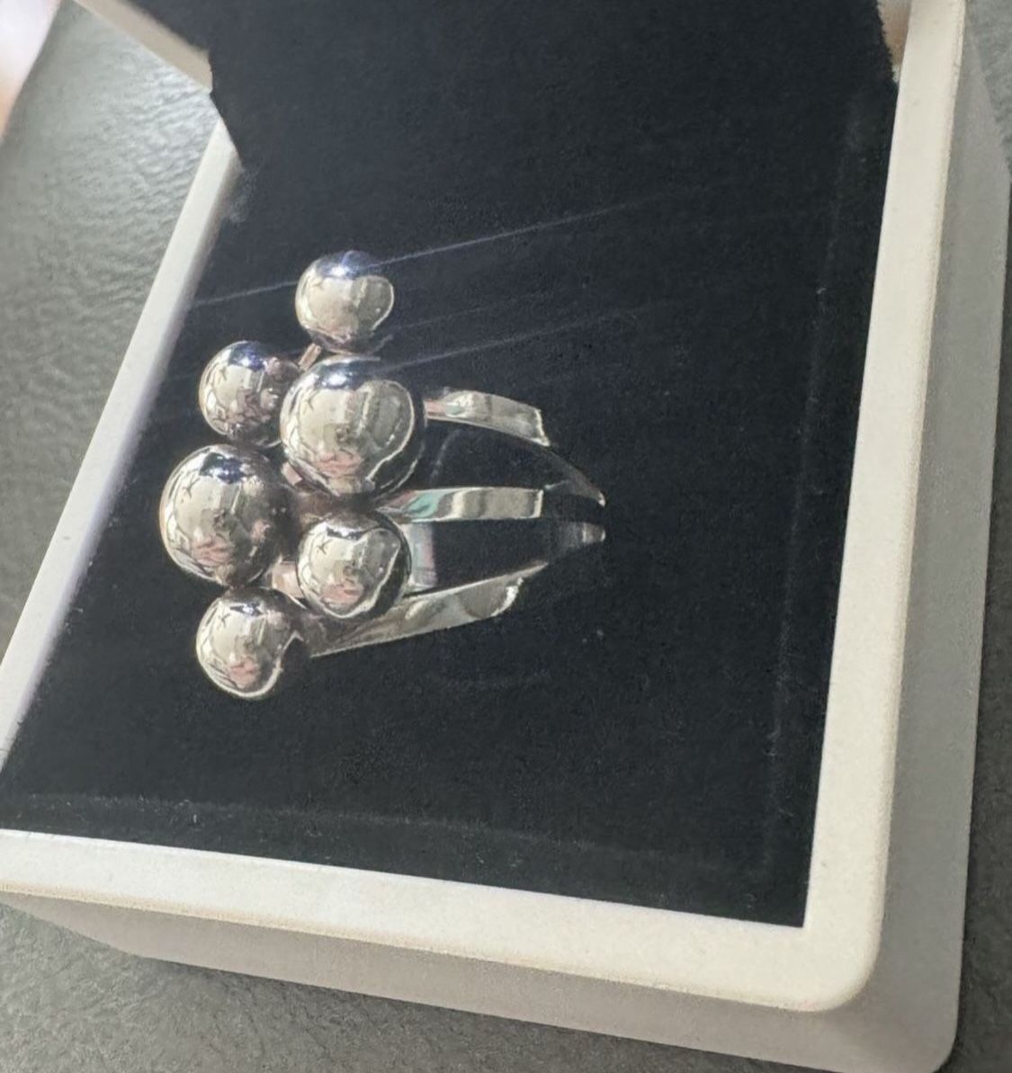 Hob Modernist Mexico Ring Size 7 925 Sterling Silver Ball Bead Ring, Large Hammered Band Cluster Ring In great condition 9.33 grams