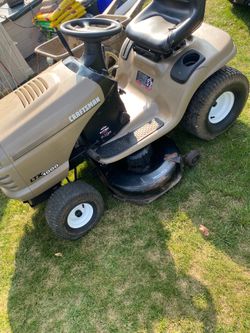 Craftsman LTX 42 inch lawn tractor riding mower great condition