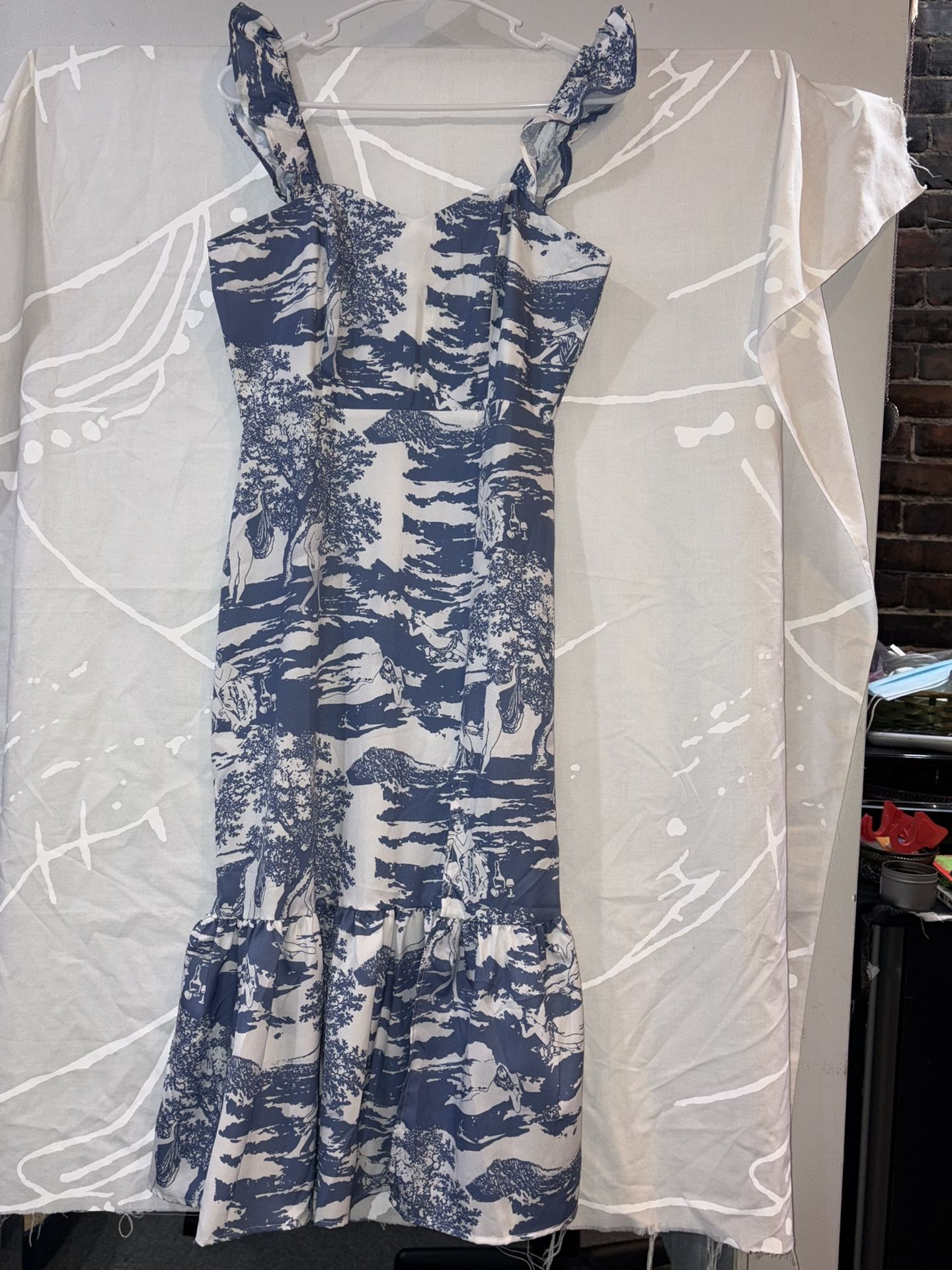 Ladies Medium SHEIN Blue and White Scenic Reformation Midi Dress