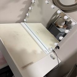 Small desk and small vanity mirror for sell