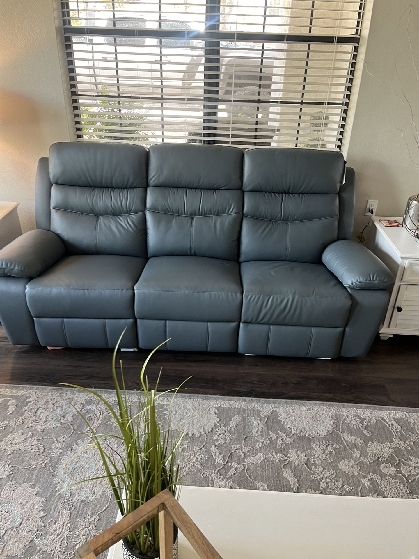 Brand New In The Box 2 Piece Leather Set . Sofa And Love Seat