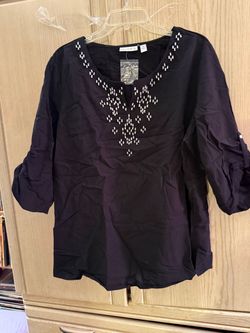 Susan Graver 1X black top with rhinestone design