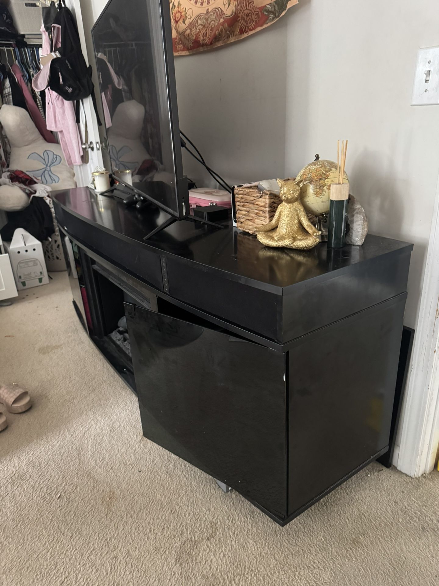 BLACK TV STAND 