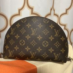 LV make up pouch 