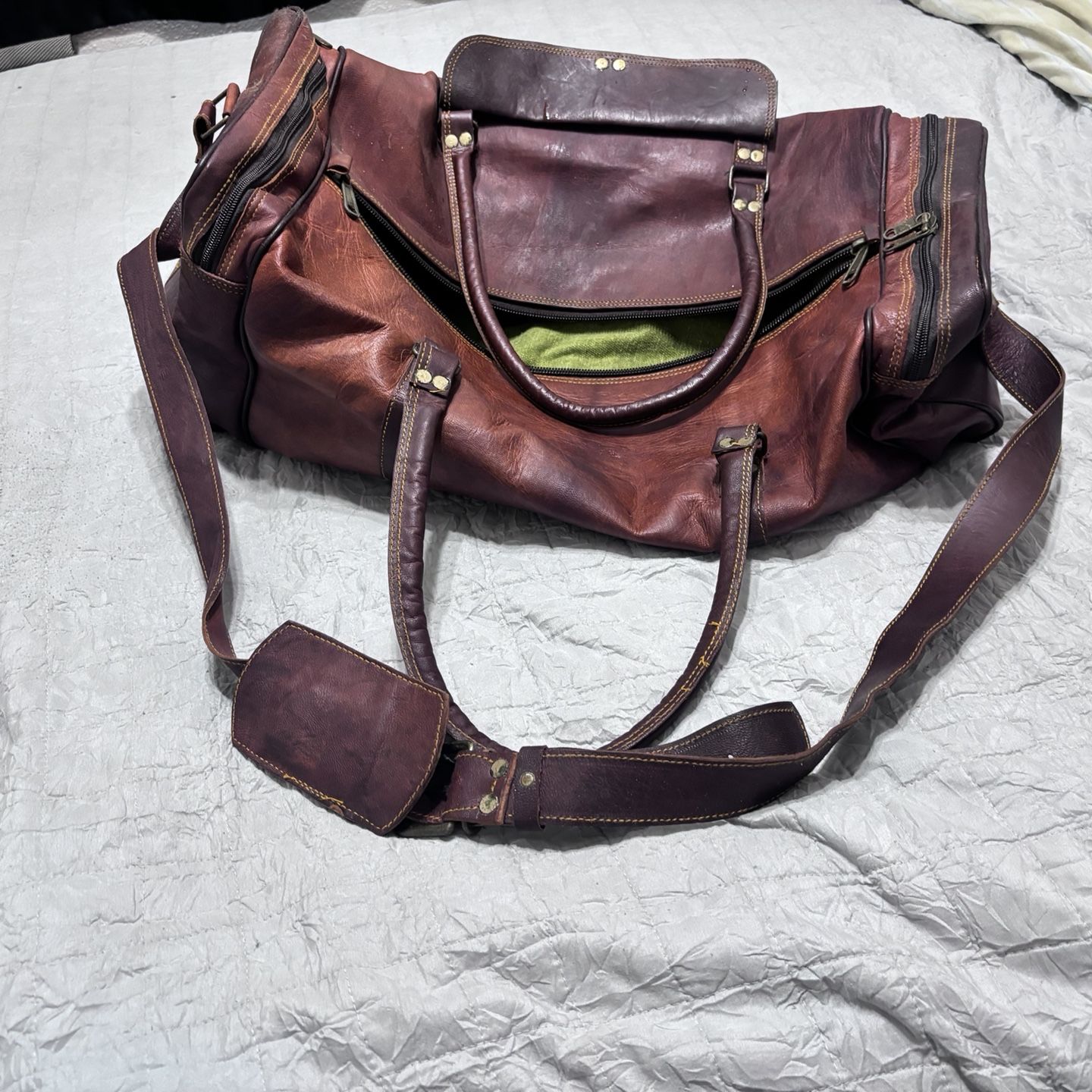 Leather Duffle Bag. Good Condition 