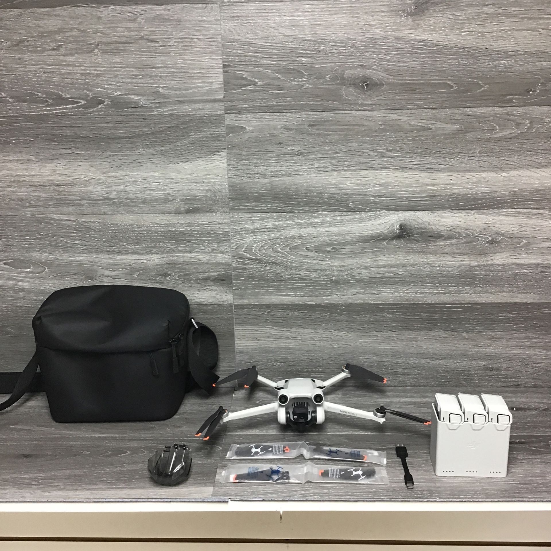 DJI Mini 3 Pro Fly More Package NO CONTROLLER With 3 Batteries And Battery Charger