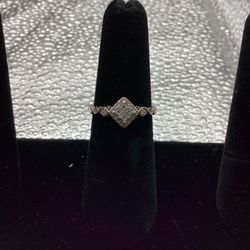 USED 10 KT FASHION RING 