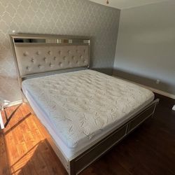 King Size Mattress + Mattress - Great Condition