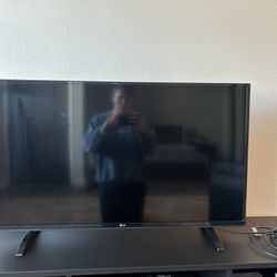 LG LED TV, 40 Inches, New 