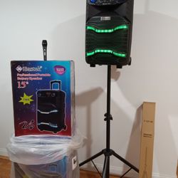 Speaker 15 Inch Bluetooth $140. New