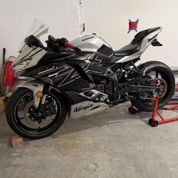 2025 Kawasaki ZX4RR abs