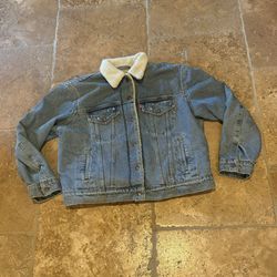 Levi's Women’s Light Blue Sherpa Lined Star Studded Denim Trucker Jacket Size XL