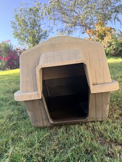 Aspen Pet Petbarn 3 Outdoor Polypropylene Dog House