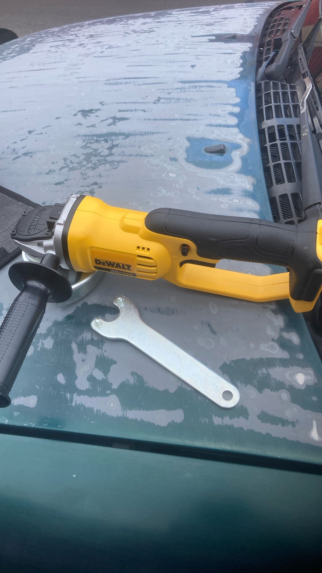 Brandi New Dewalt 20v Max Angle Geinder