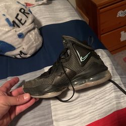 Lebron James Black 19s Youth 3.5