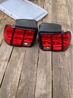 99-04 mustang tail lights