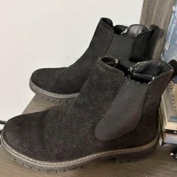 Boots Size 9