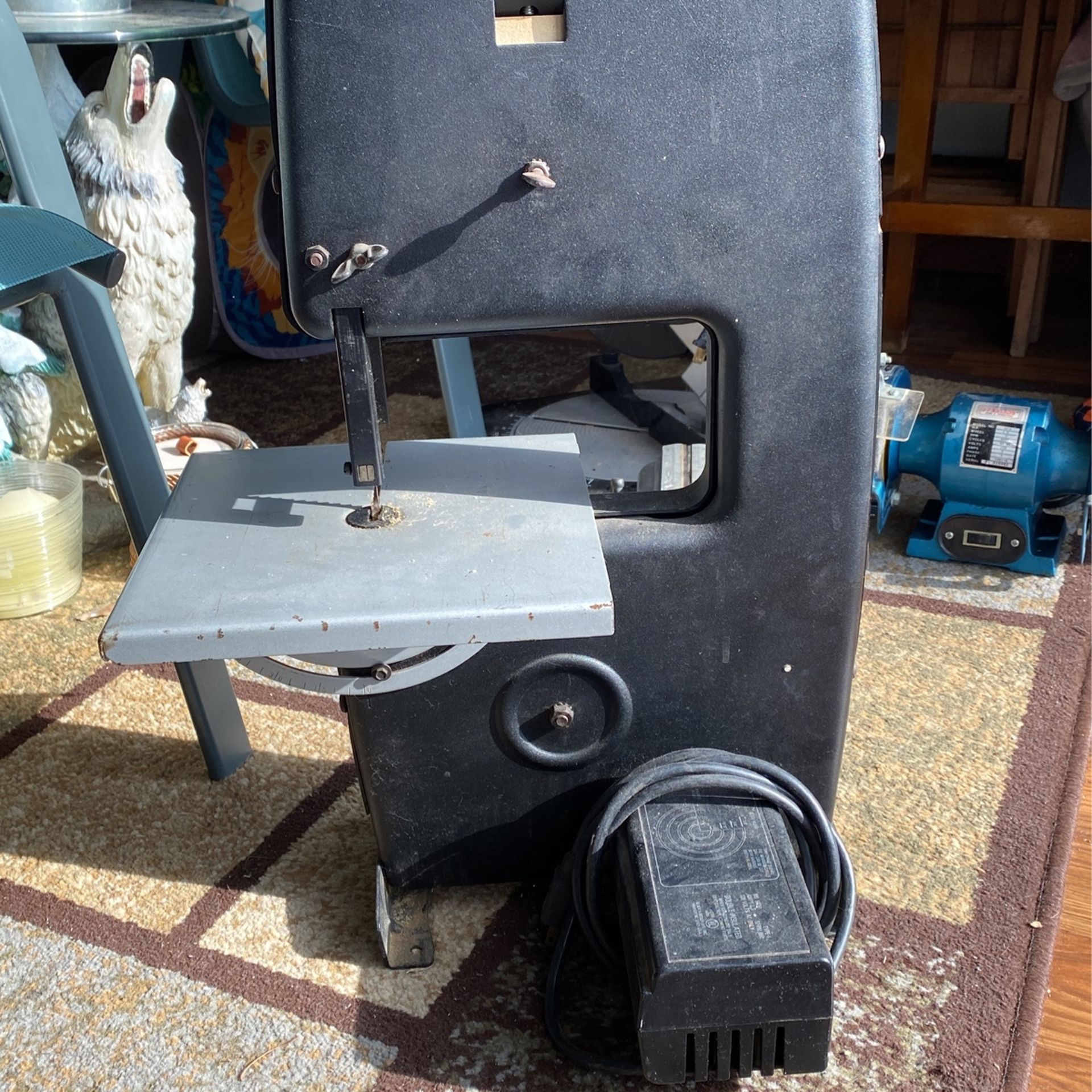 Black and decker 7 1/2 inch power bandsaw for Sale in Midlothian, IL