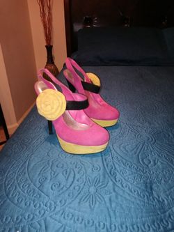 woman heels size 7in half 