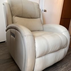 Power Recliner Leather Chair – Like New