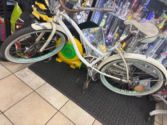 Vintage Huffy Cranbrook 26" Women’s Beach Cruiser Bicycle – Fixer Upper / Project Bike