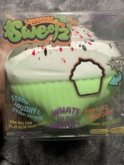 Green cupcake squishy