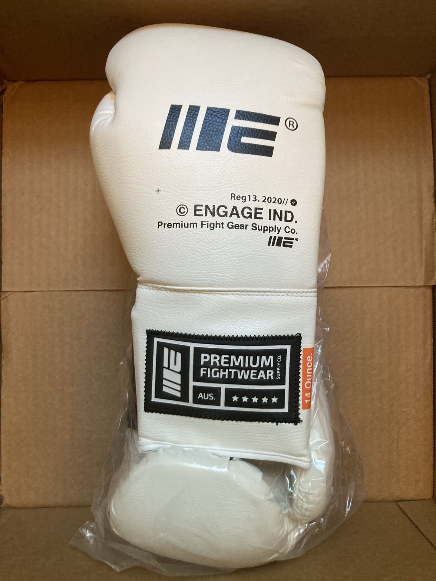 *Brand New - Engage Lace-up Boxing gloves - 14 ounce