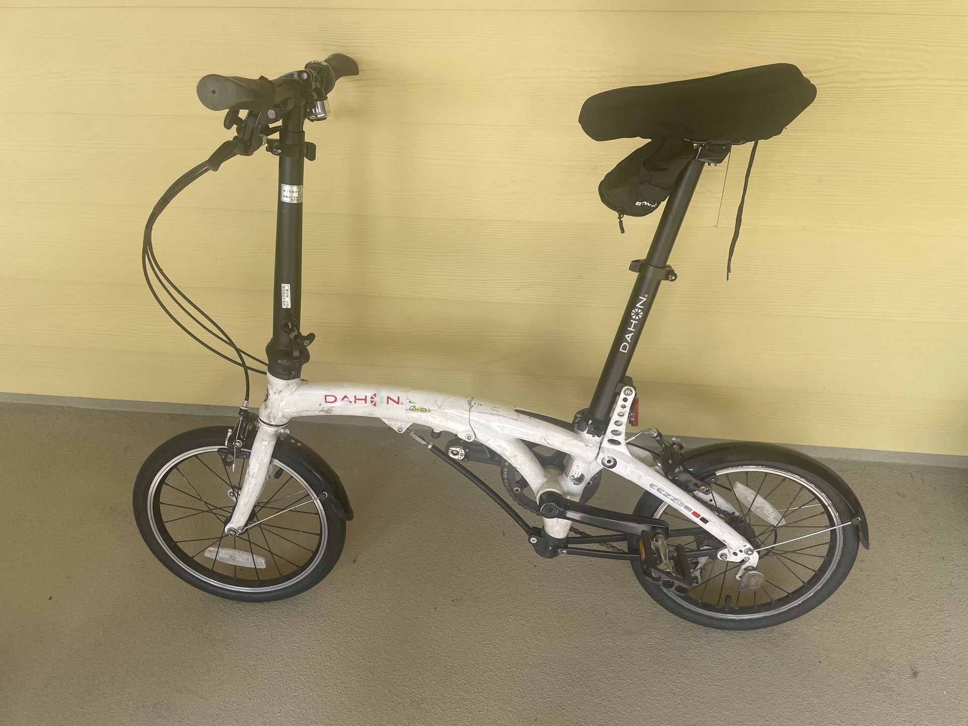 Dahon EEZZ Folding Cycle