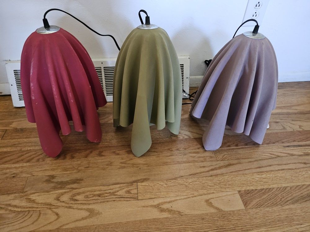 Vintage (?). Molded Ghost/Drape/ Lights *Prove me wrong on the price I'm tired of looking for them*