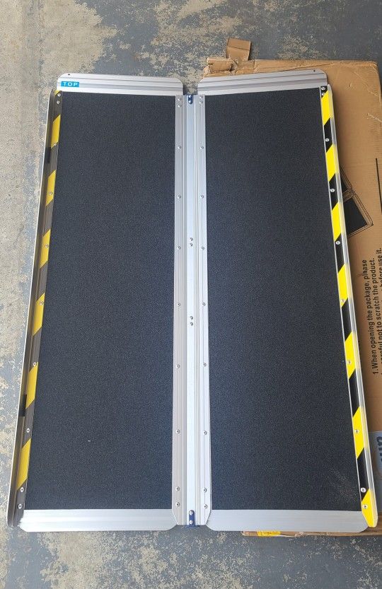 4FT Ramp, Threshold Ramp, Portable Wheelchair Ramp 600lb Capacity 47.6"L x 30.3"W