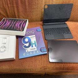 *Unlocked* iPad Pro 12.9” (6th Gen) 512GB, UK Magic Keyboard