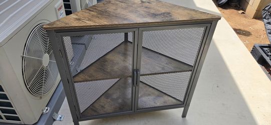 Corner Table