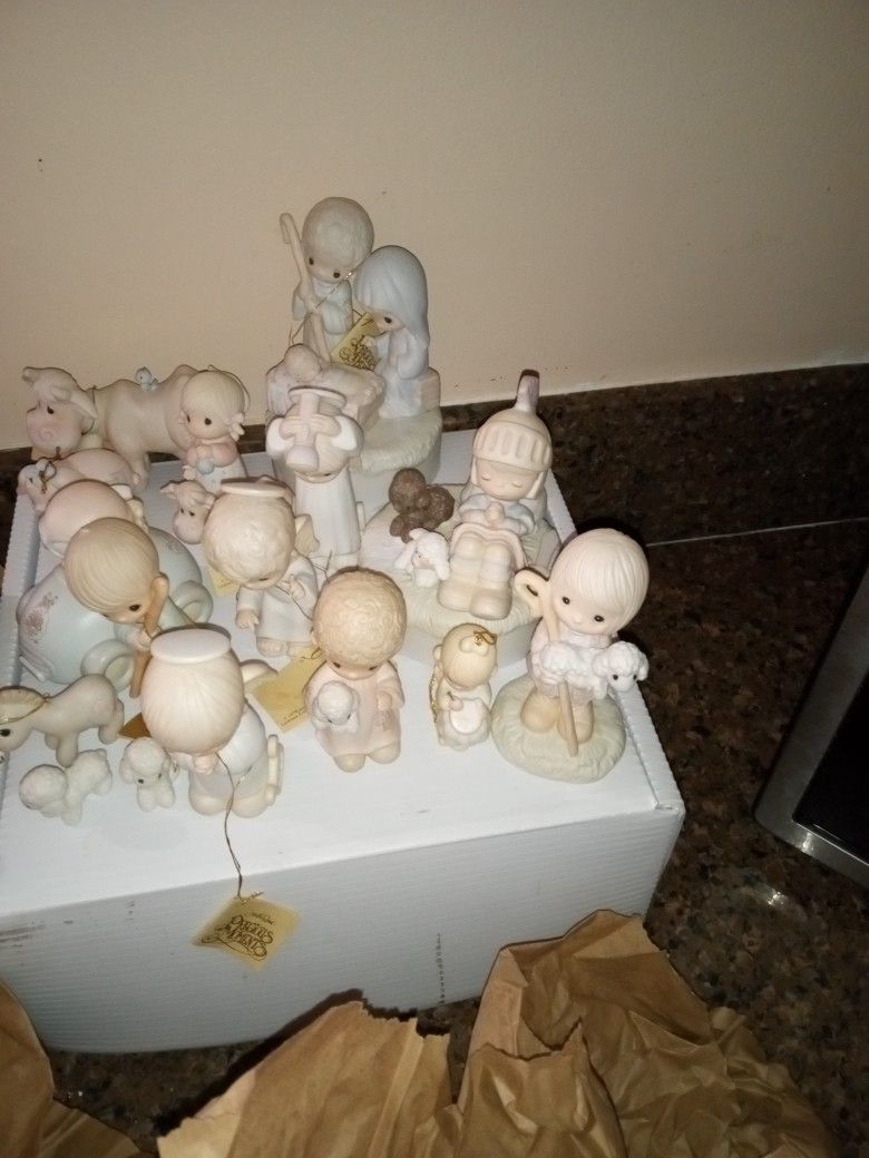 Precious moments Figurines