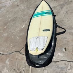 Almond Surfboards 5’8” With Future 4 Fins