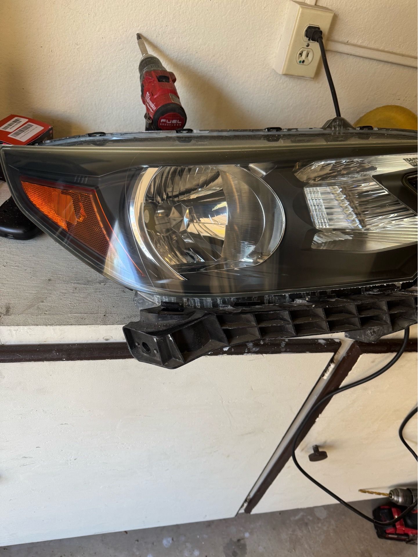 2014 Honda crv headlight passenger side