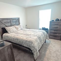 Used Wynnlow Crossbuck Queen Bed Frame 