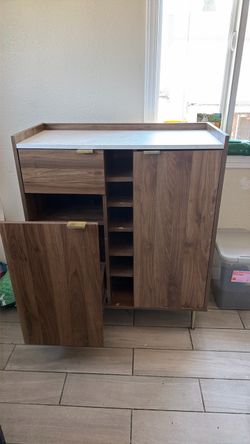Wine storage cabinet