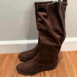 Brand New Women’s Giani Bernini Brown Suede Boots, Size 6M 