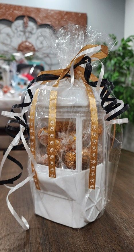 Lindt Landor Chocolate Candy Gift Set