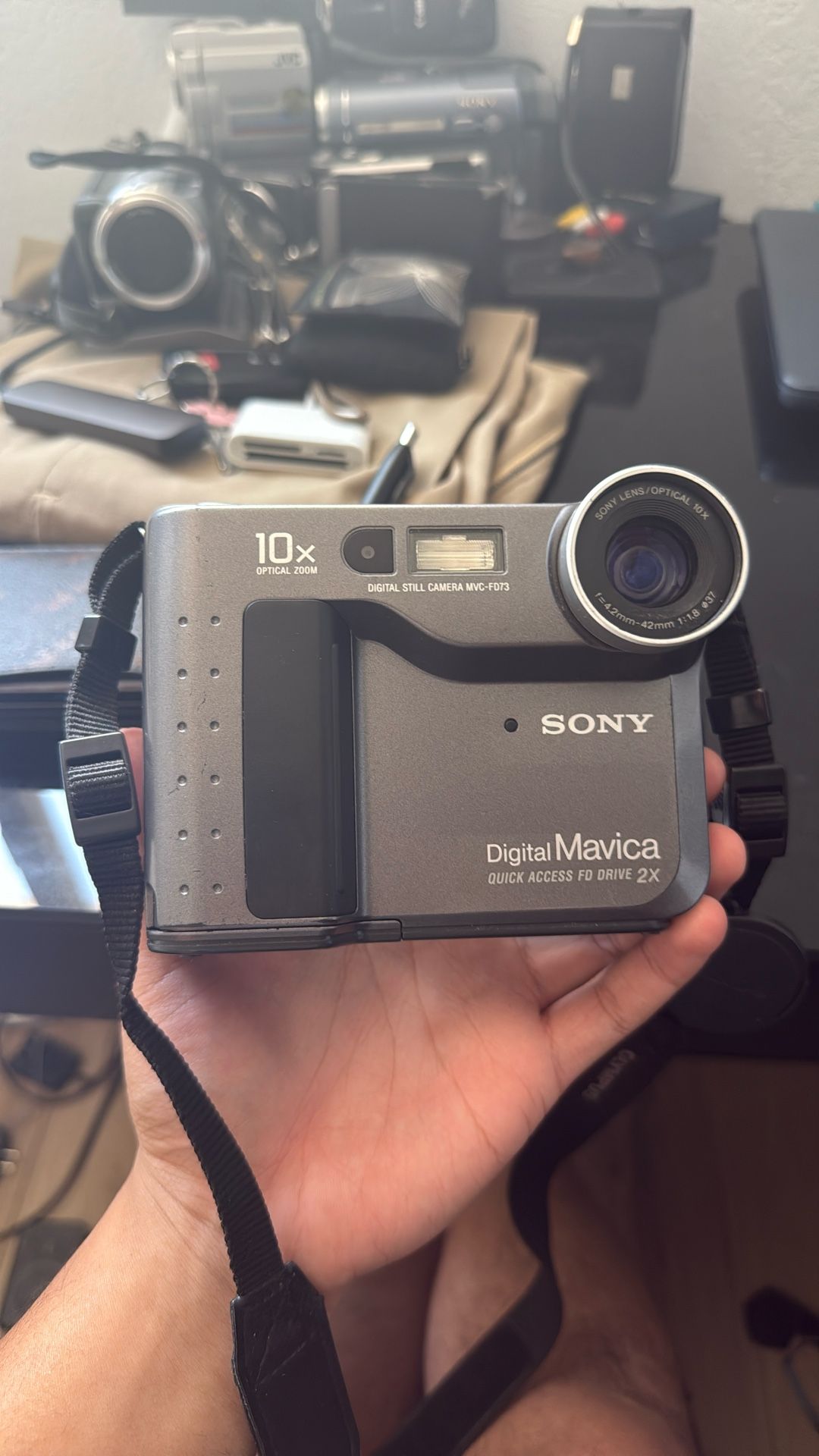 Sony Mavica FD73 Digital Camera