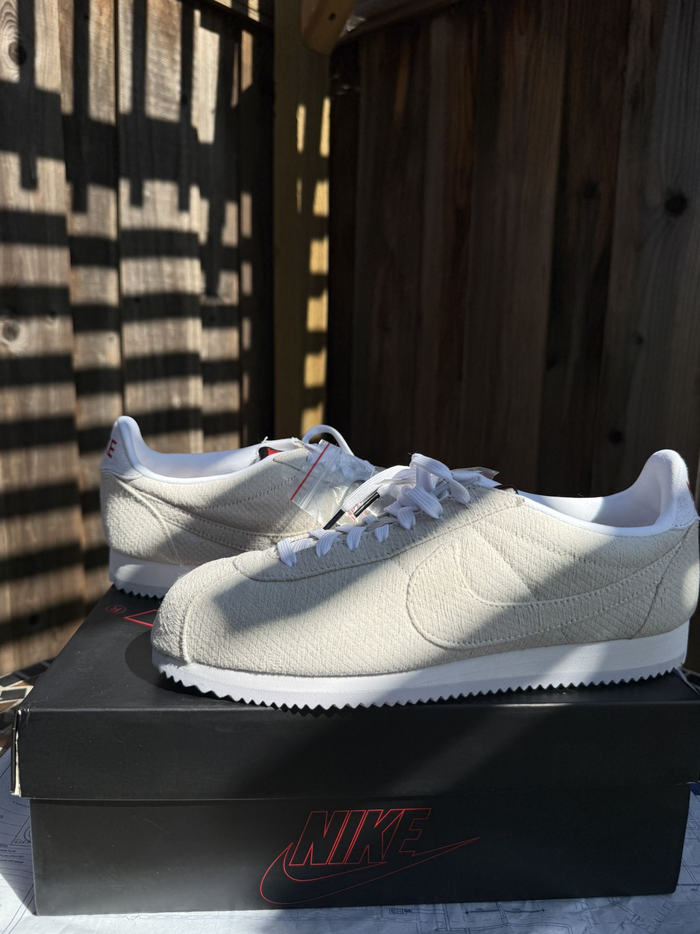 Nike Cortez “stranger things upside down” 11M