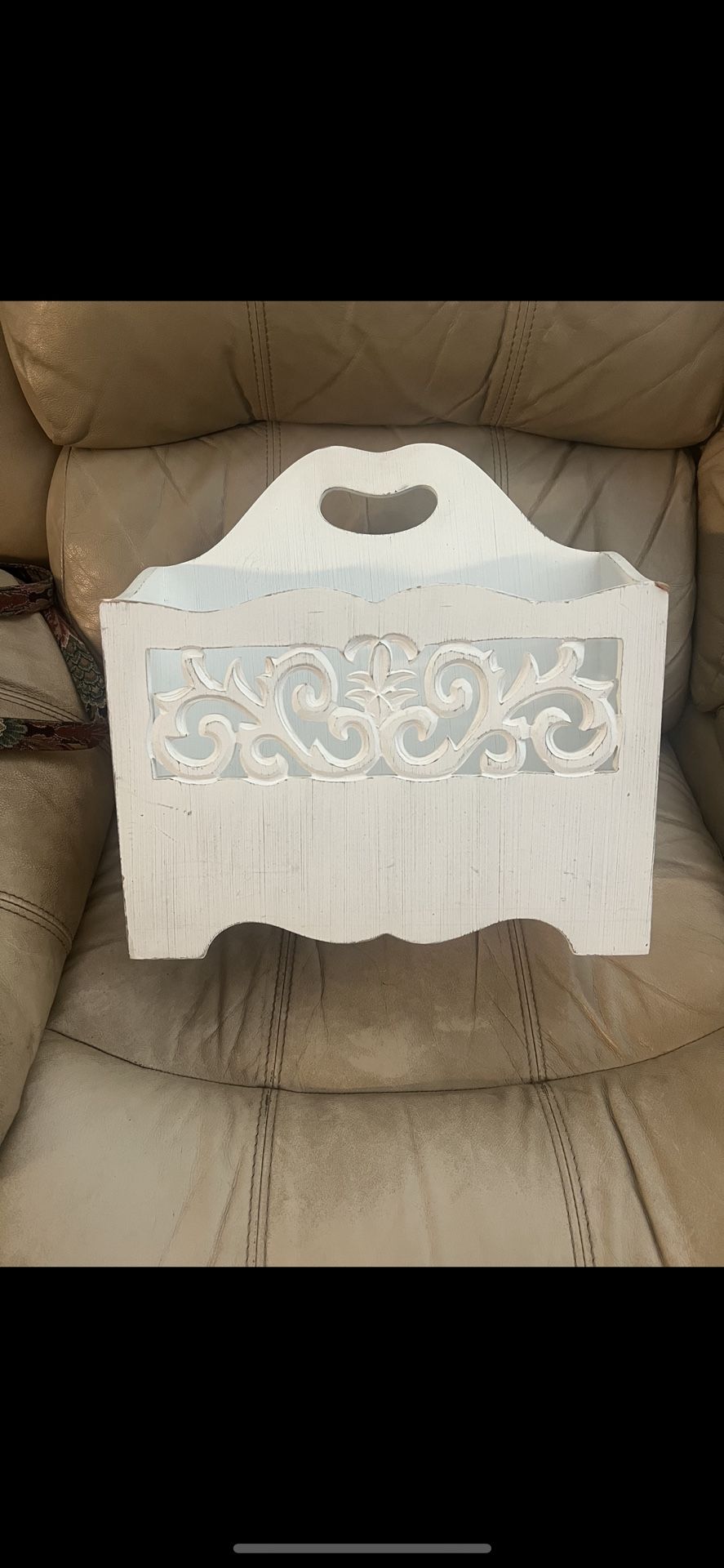 Shabby chic magazine rack