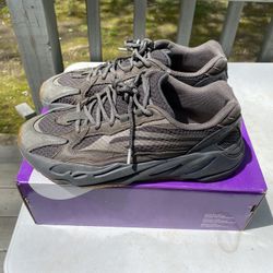 YEEZY 750v2 GEODE SIZE 11